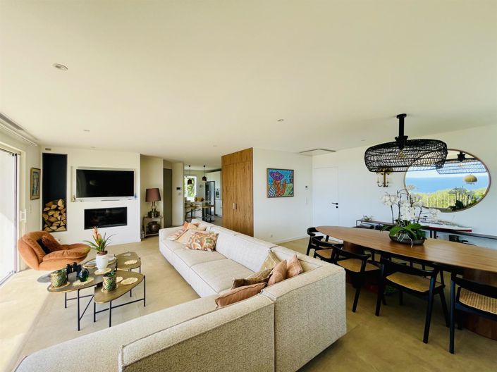 Image No.8-5 Bed House for sale