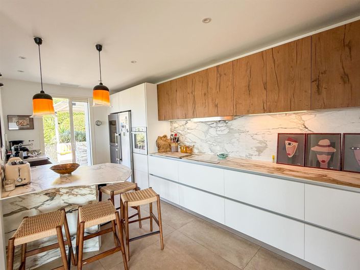 Image No.9-5 Bed House for sale