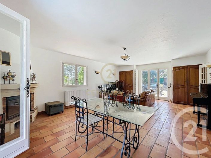 Image No.3-4 Bed House for sale