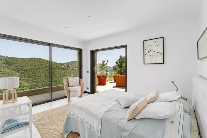 Image No.14-4 Bed House for sale