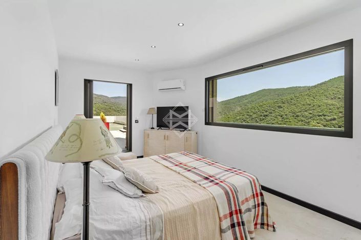 Image No.15-4 Bed House for sale