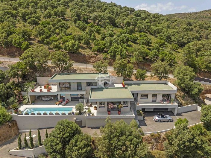 Image No.3-4 Bed House for sale