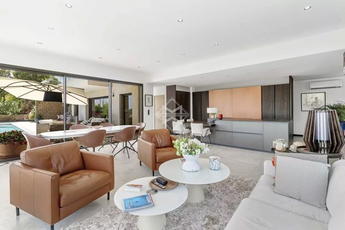 Image No.8-4 Bed House for sale