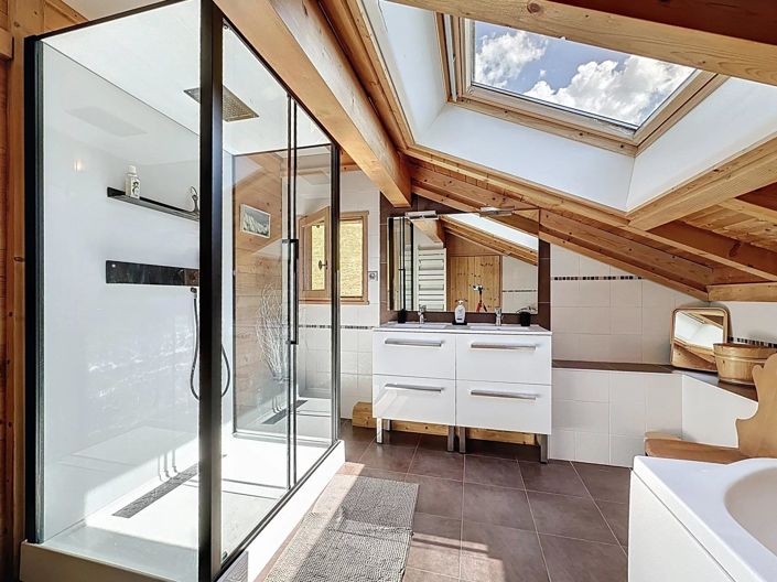 Image No.17-5 Bed House for sale