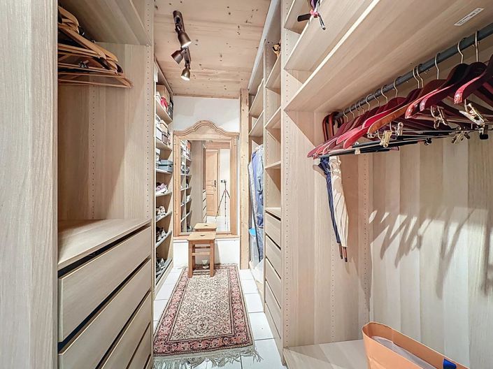 Image No.20-5 Bed House for sale