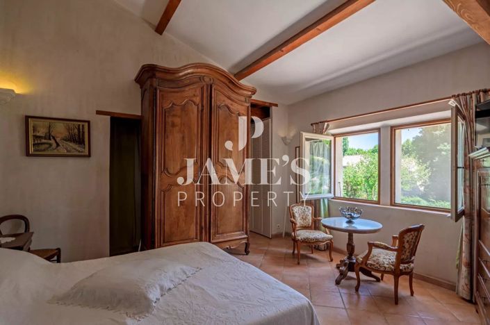 Image No.8-5 Bed House for sale