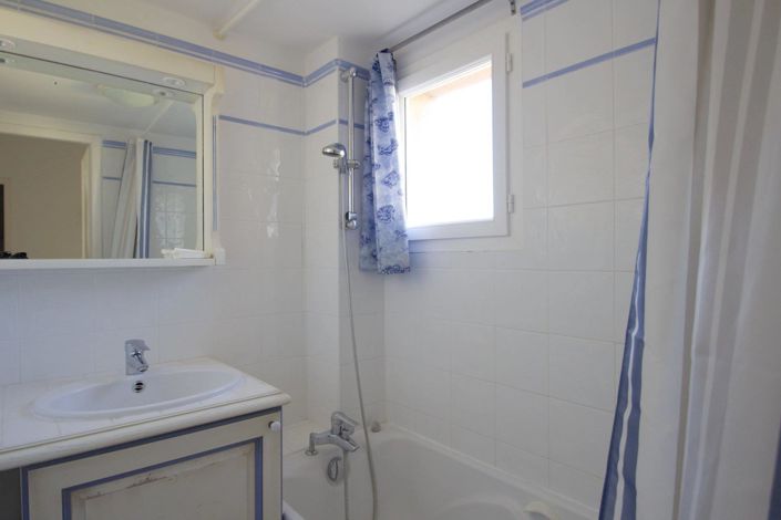 Image No.17-4 Bed House for sale