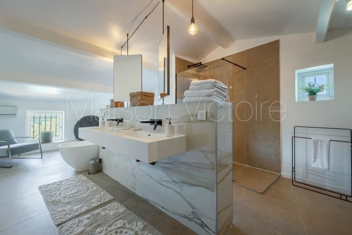 Image No.26-6 Bed House for sale