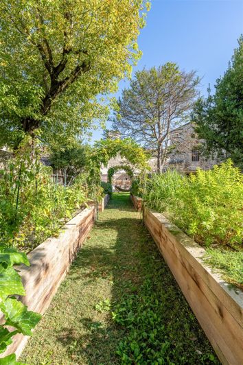 Image No.16-8 Bed House for sale