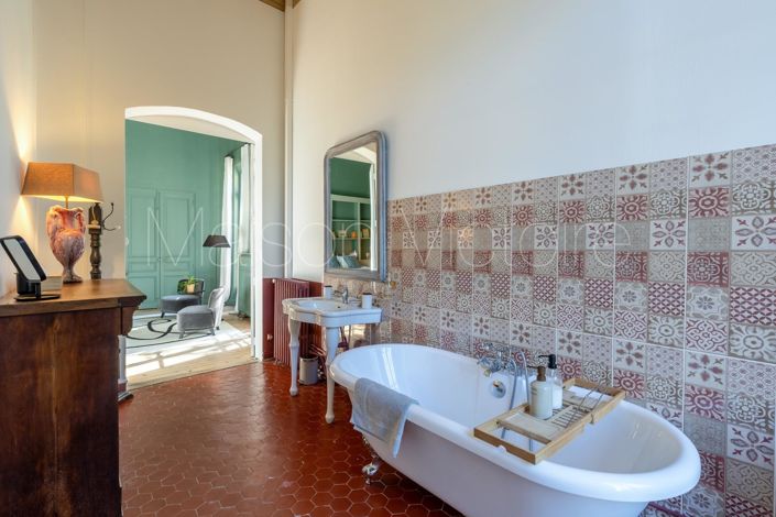 Image No.8-8 Bed House for sale