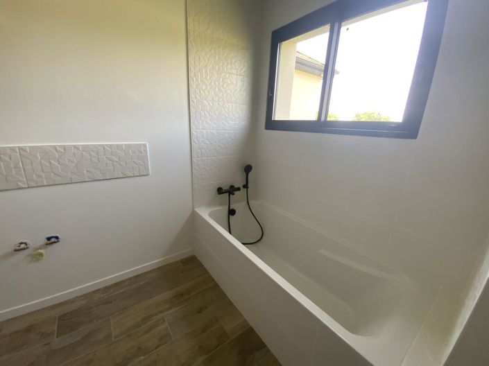 Image No.11-5 Bed House for sale