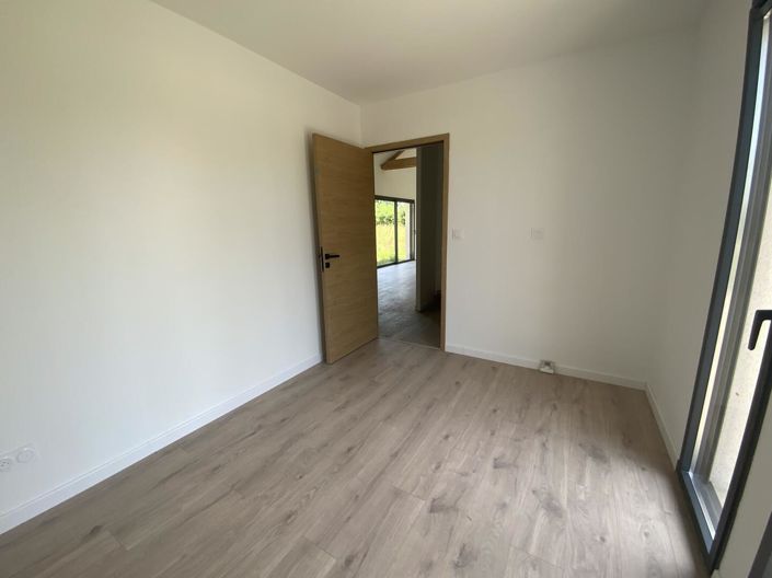 Image No.16-5 Bed House for sale