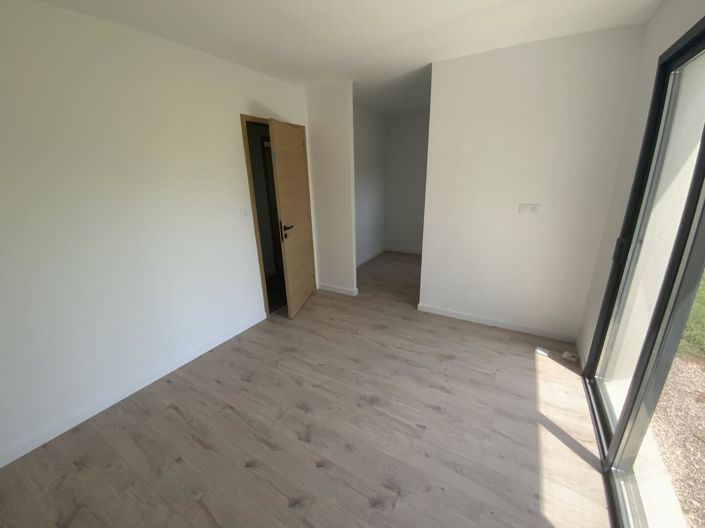 Image No.17-5 Bed House for sale