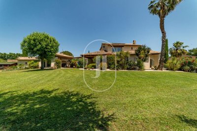 5 Bed House for sale