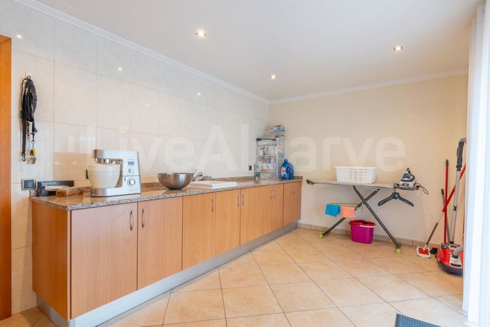 Image No.12-3 Bed House for sale