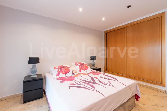 Image No.24-3 Bed House for sale