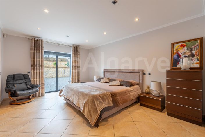 Image No.25-3 Bed House for sale