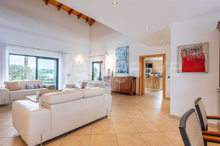 Image No.8-3 Bed House for sale