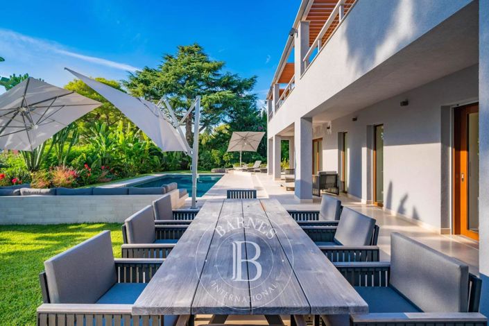 Image No.1-5 Bed House for sale