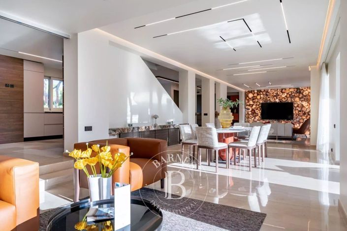 Image No.15-5 Bed House for sale