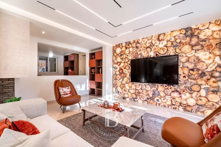 Image No.18-5 Bed House for sale