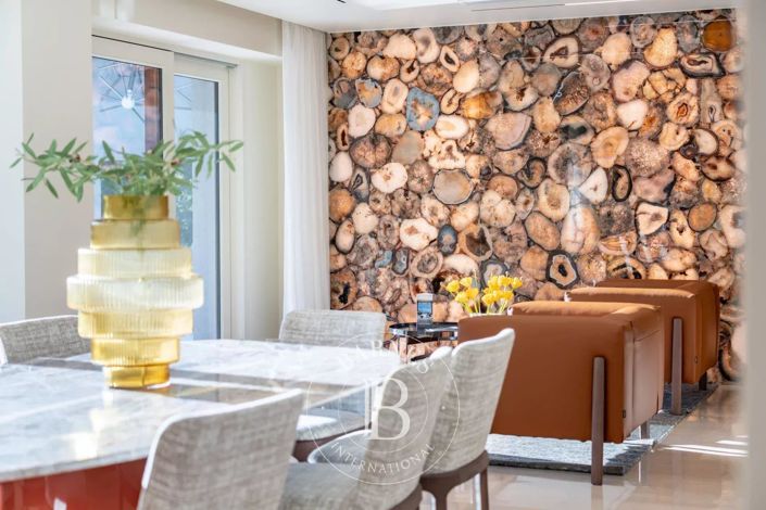 Image No.20-5 Bed House for sale