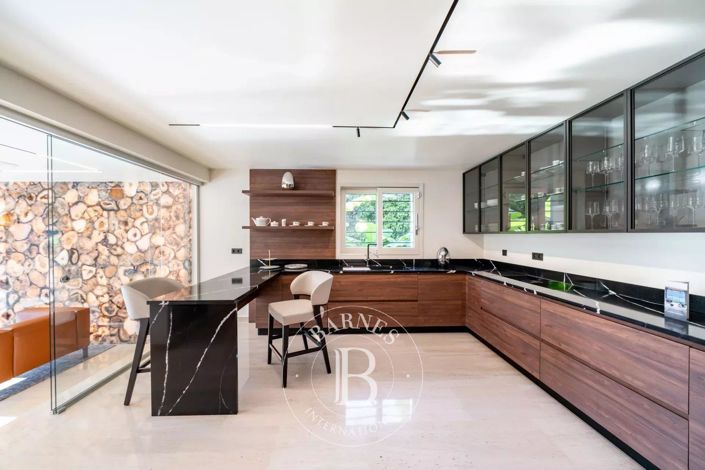 Image No.22-5 Bed House for sale