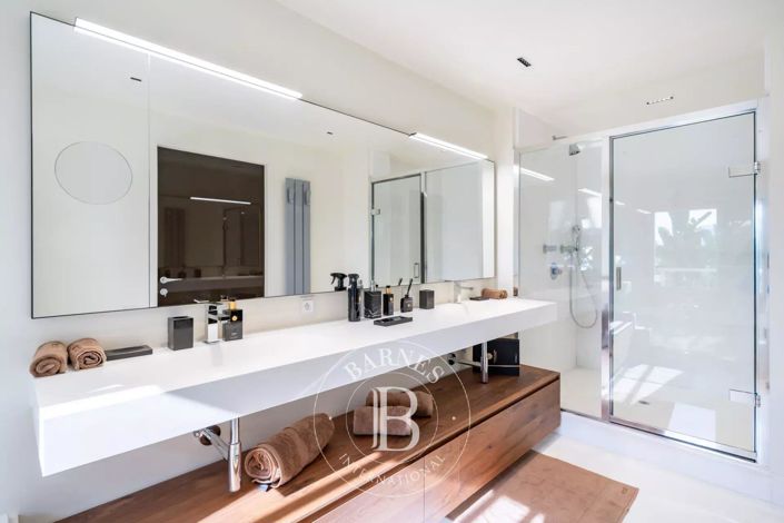 Image No.30-5 Bed House for sale