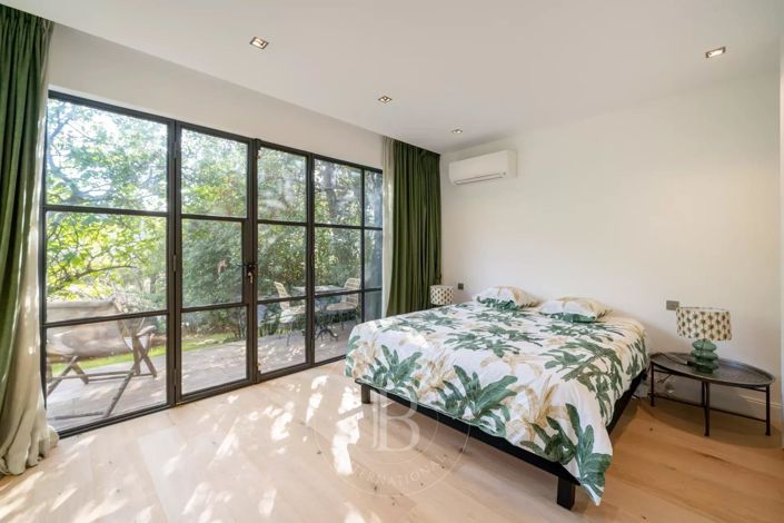 Image No.23-5 Bed House for sale