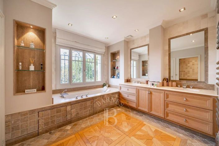 Image No.24-5 Bed House for sale