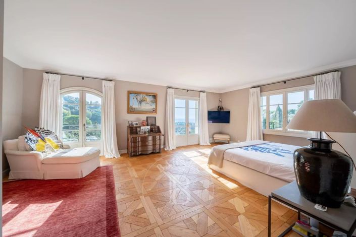 Image No.26-5 Bed House for sale