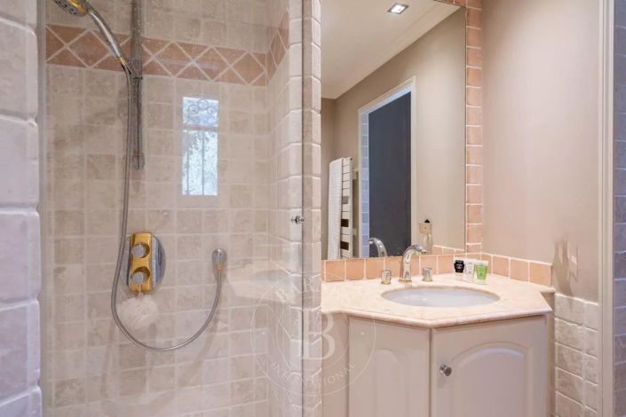 Image No.27-5 Bed House for sale