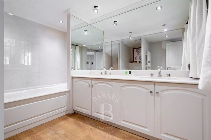 Image No.30-5 Bed House for sale