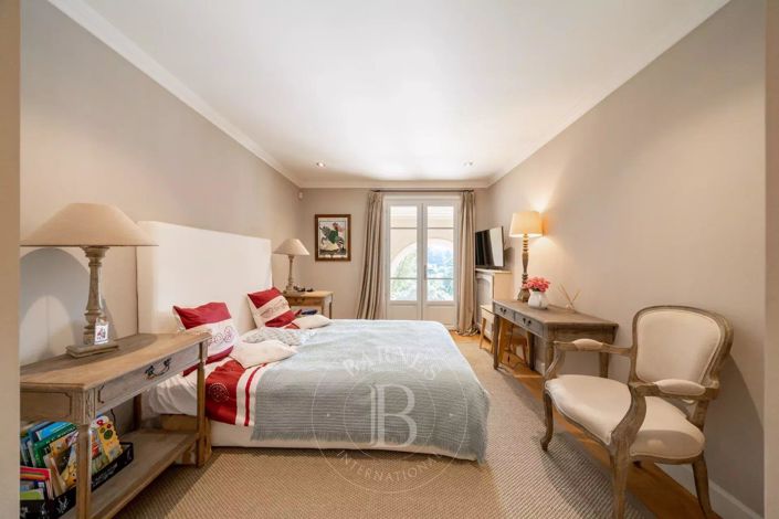 Image No.32-5 Bed House for sale