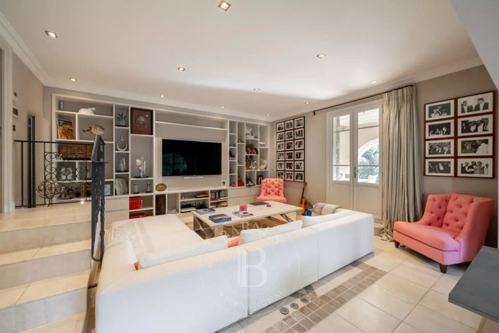 Image No.33-5 Bed House for sale