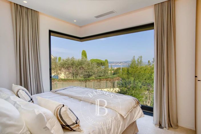 Image No.10-6 Bed House for sale