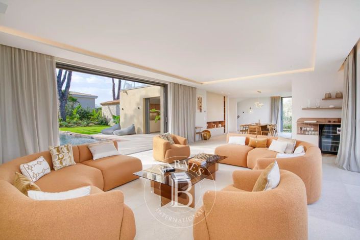 Image No.3-6 Bed House for sale