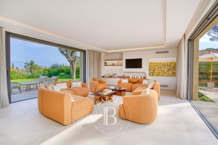 Image No.4-6 Bed House for sale