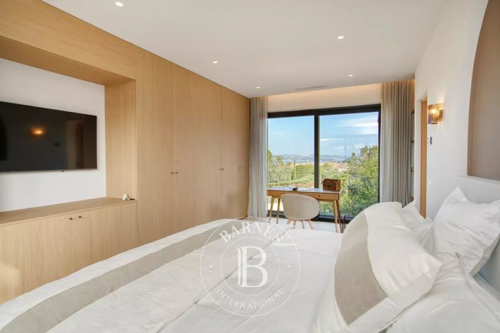 Image No.7-6 Bed House for sale