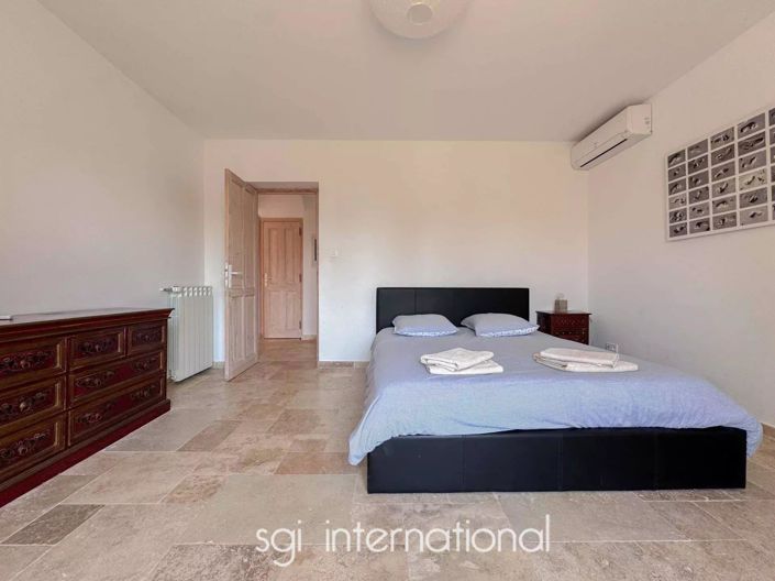 Image No.8-4 Bed House for sale