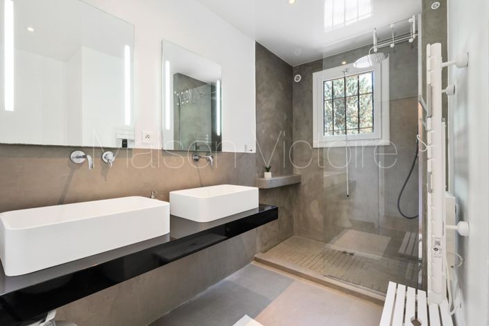 Image No.24-5 Bed House for sale