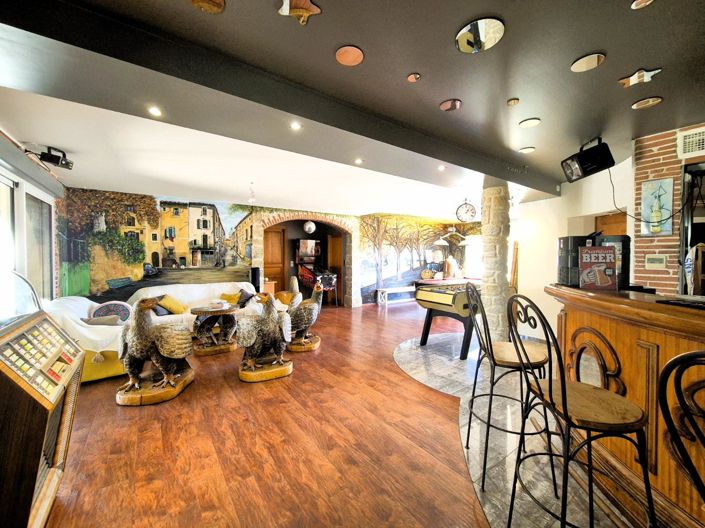 Image No.24-7 Bed House for sale