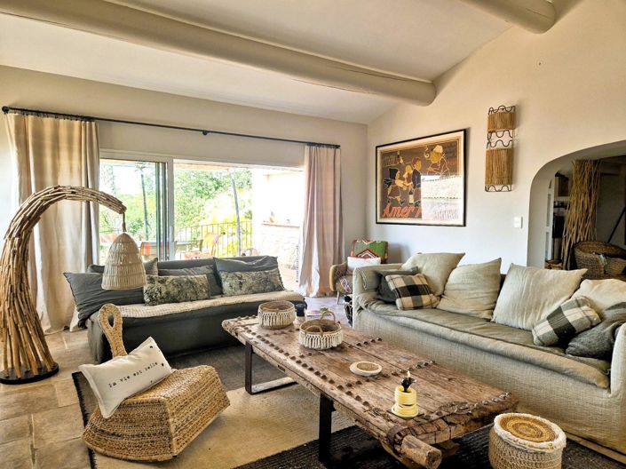 Image No.7-7 Bed House for sale