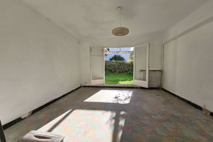 Image No.11-6 Bed House for sale