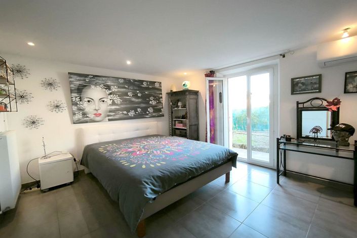 Image No.11-3 Bed House for sale