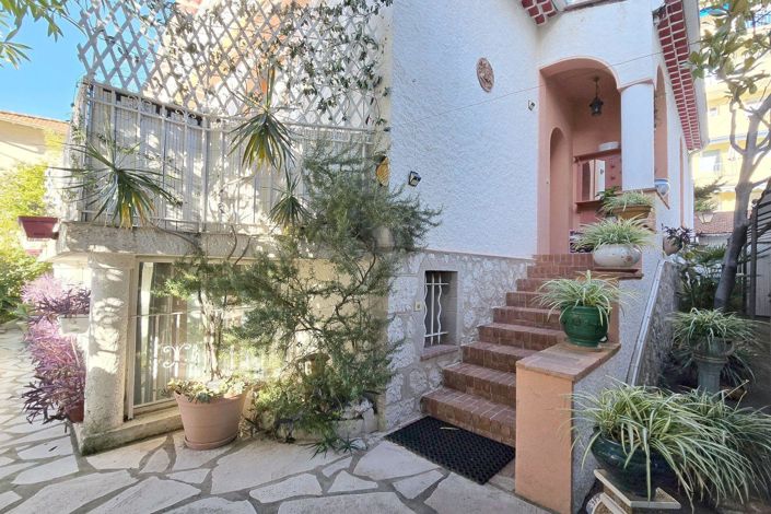 Image No.1-4 Bed House for sale