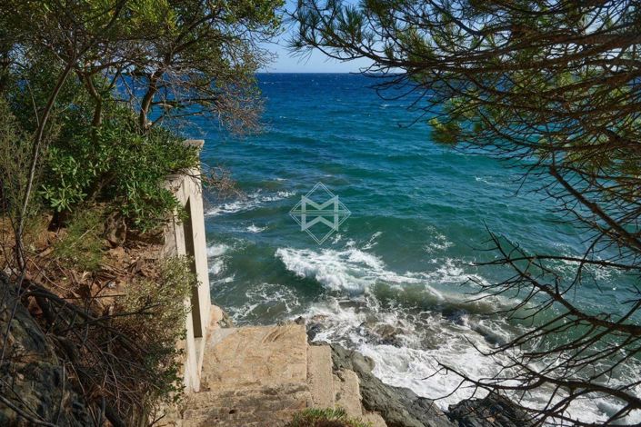 Image No.10-8 Bed House for sale