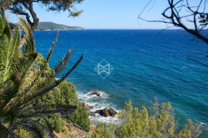 Image No.11-8 Bed House for sale