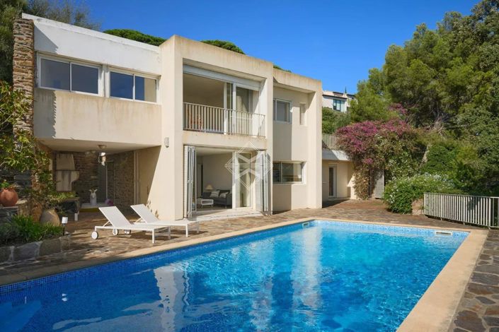 Image No.4-8 Bed House for sale