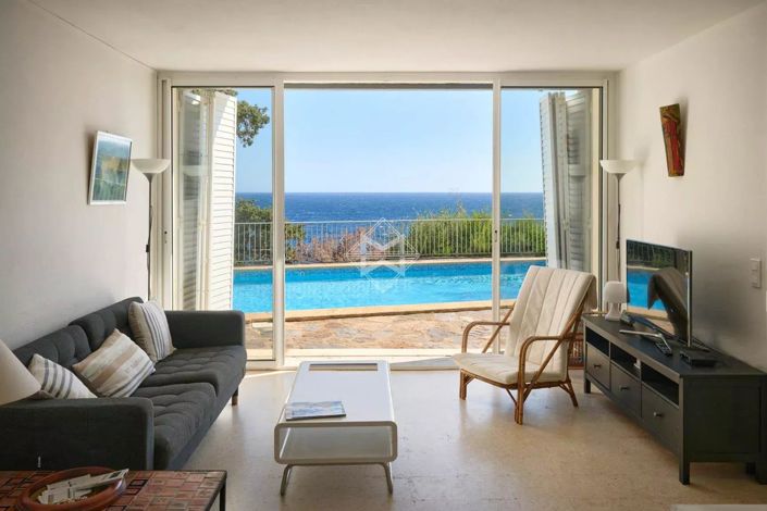 Image No.5-8 Bed House for sale